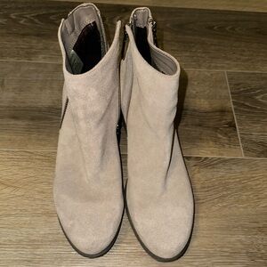 Blondo waterproof bootie Size 9.5 Tan